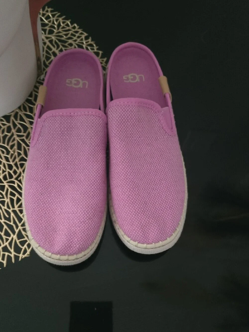 UGG lightweight slip